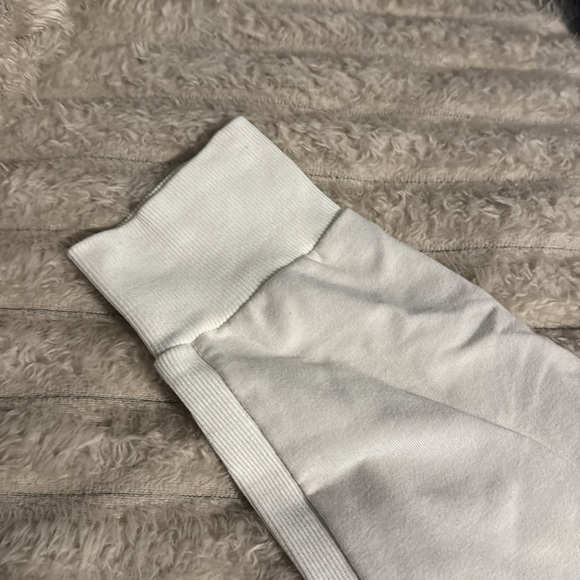 White Gymshark Long Sleeve - Picture 3 of 3